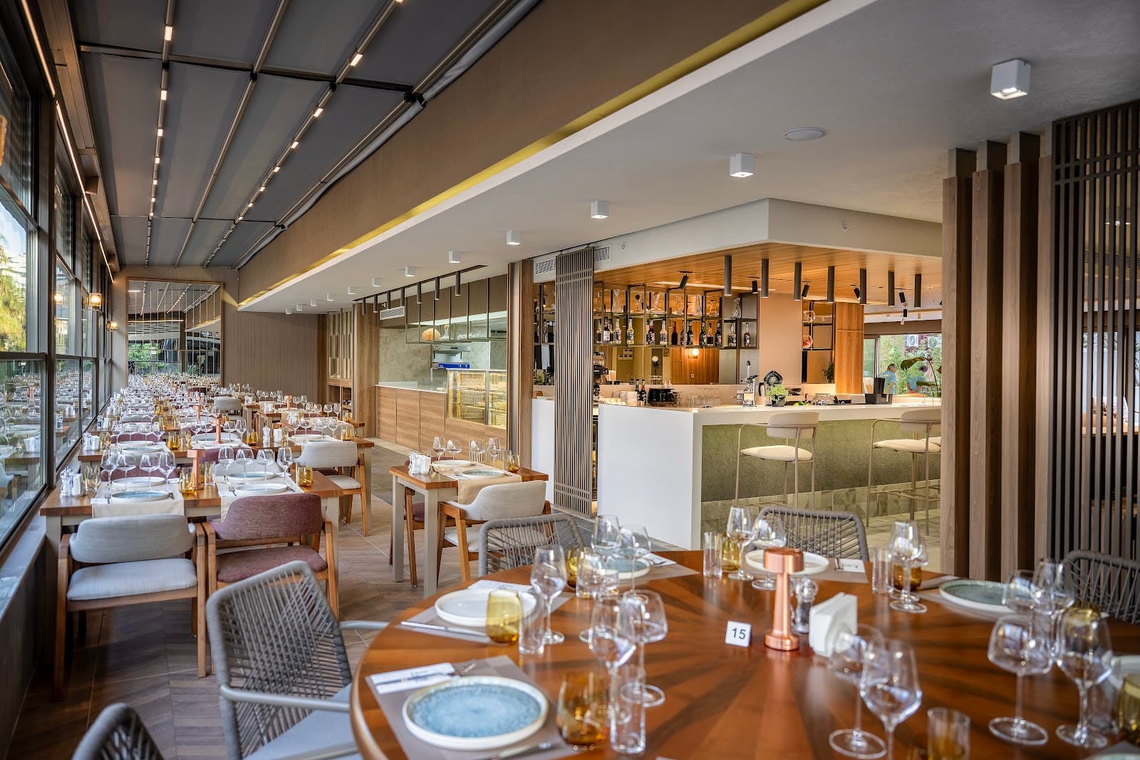 Antalya canlı müzikle keyifli yemekler